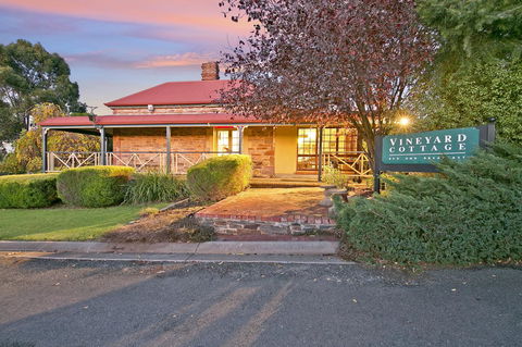 Vineyard Cottage BnB - Accommodation QLD 8