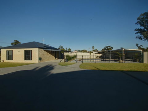 DBJ Holiday Units - Accommodation QLD 1