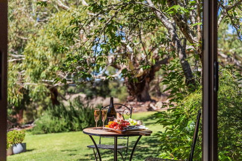 Adelaide Hills Retreats - Accommodation QLD 12