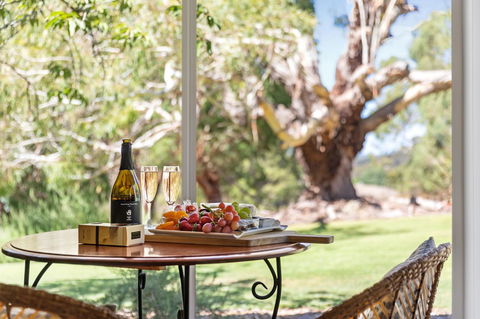 Adelaide Hills Retreats - Accommodation QLD 3
