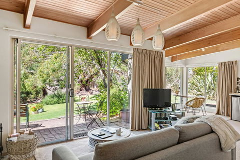 Adelaide Hills Retreats - Accommodation QLD 16