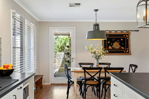 Adelaide Hills Retreats - Accommodation QLD 8