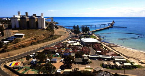 Wallaroo Beachfront Tourist Park - Accommodation QLD 2