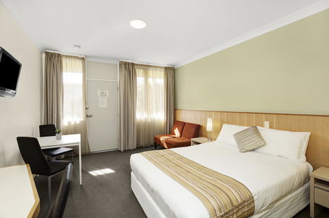 Adelaide Road Motor Lodge - Accommodation QLD 17