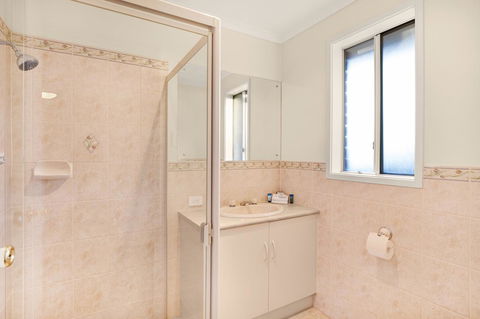 Adelaide Road Motor Lodge - Accommodation QLD 1