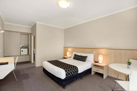 Adelaide Road Motor Lodge - Accommodation QLD 32