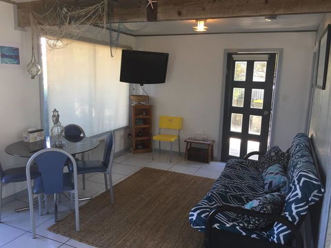 SHAKIN' SHACK - Accommodation QLD 14