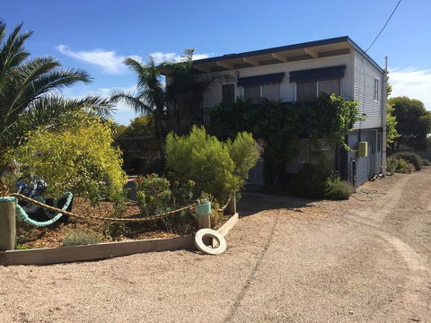 SHAKIN' SHACK - Accommodation QLD 20