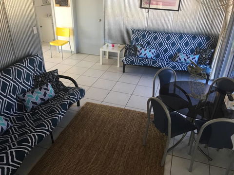 SHAKIN' SHACK - Accommodation QLD 11