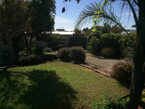 SHAKIN' SHACK - Accommodation QLD 2