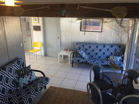 SHAKIN' SHACK - Accommodation QLD 9
