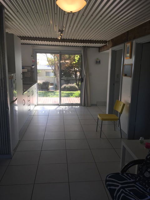 SHAKIN' SHACK - Accommodation QLD 8