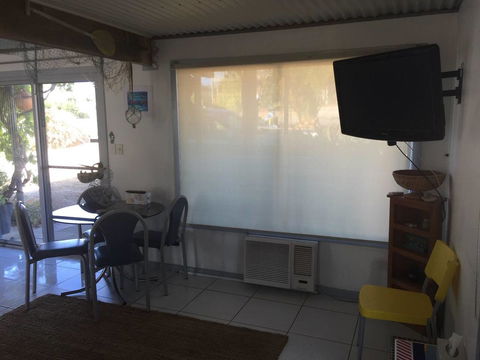 SHAKIN' SHACK - Accommodation QLD 12