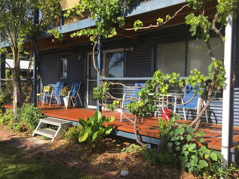 SHAKIN' SHACK - Accommodation QLD 0