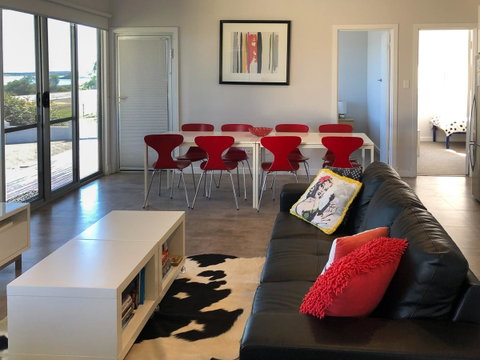 Beachview - Accommodation QLD 9