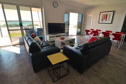 Beachview - Accommodation QLD 10