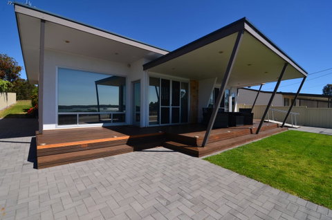 Beachview - Accommodation QLD 1