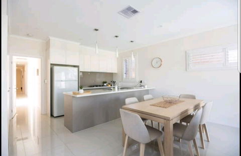Belford Luxury * New * Clean * Cafes * Near CBD - Accommodation QLD 5