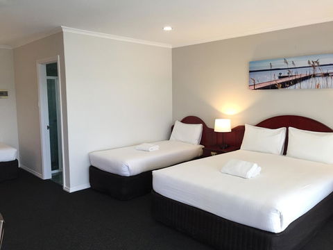 Hilton Beachfront Motel - Accommodation QLD 20