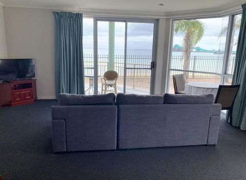 Hilton Beachfront Motel - Accommodation QLD 7