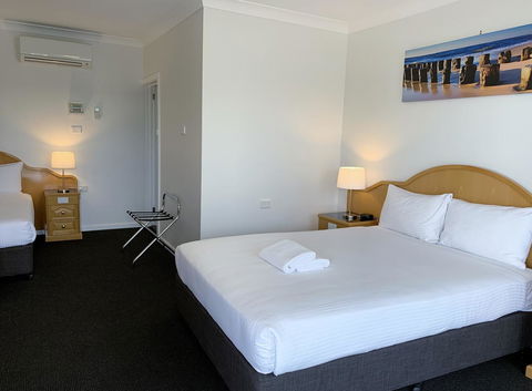 Hilton Beachfront Motel - Accommodation QLD 2