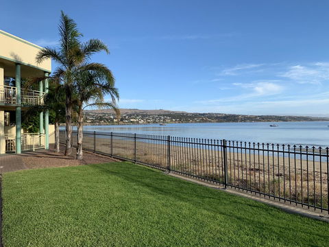 Hilton Beachfront Motel - Accommodation QLD 4