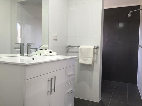 Hilton Beachfront Motel - Accommodation QLD 37