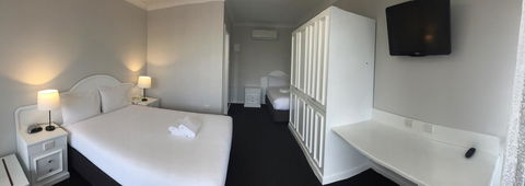 Hilton Beachfront Motel - Accommodation QLD 39