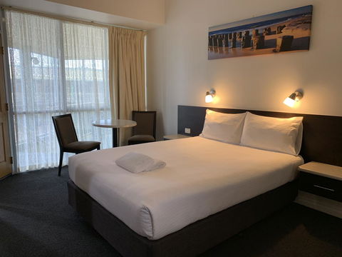 Hilton Beachfront Motel - Accommodation QLD 1