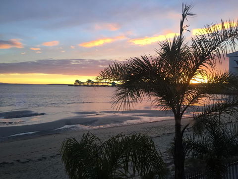 Hilton Beachfront Motel - Accommodation QLD 28