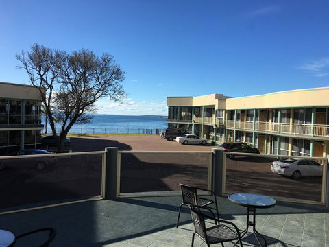 Hilton Beachfront Motel - Accommodation QLD 22
