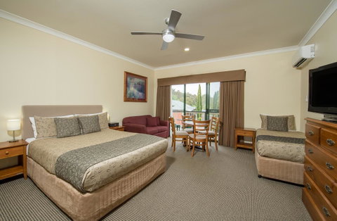 Clare Country Club - Accommodation QLD 18