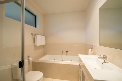 Clare Country Club - Accommodation QLD 16