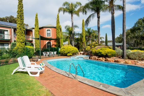 Clare Country Club - Accommodation QLD 8