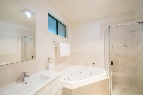 Clare Country Club - Accommodation QLD 19