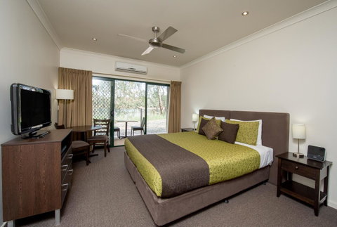 Clare Country Club - Accommodation QLD 25
