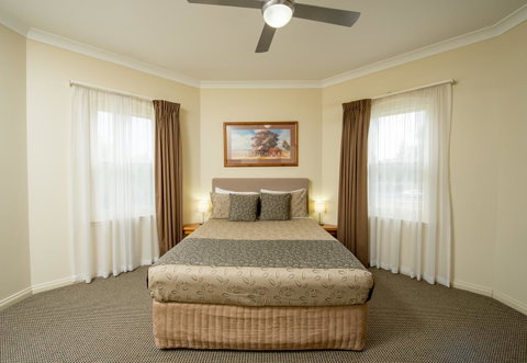 Clare Country Club - Accommodation QLD 17