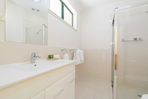 Clare Country Club - Accommodation QLD 9