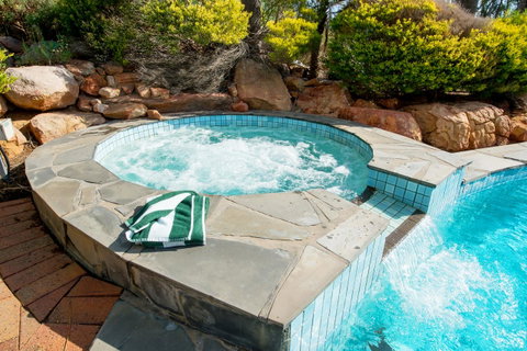 Clare Country Club - Accommodation QLD 5