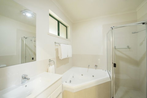 Clare Country Club - Accommodation QLD 20