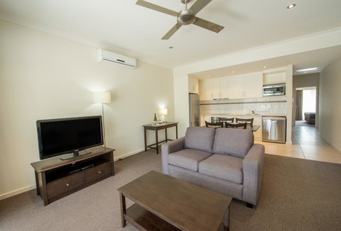 Clare Country Club - Accommodation QLD 13