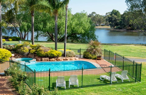 Clare Country Club - Accommodation QLD 3