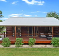 The Log Cabin - 47 Jetty Road - Accommodation QLD