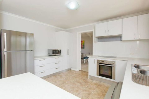 Bimbadeen - Accommodation QLD 3