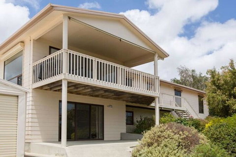 Bimbadeen - Accommodation QLD 0