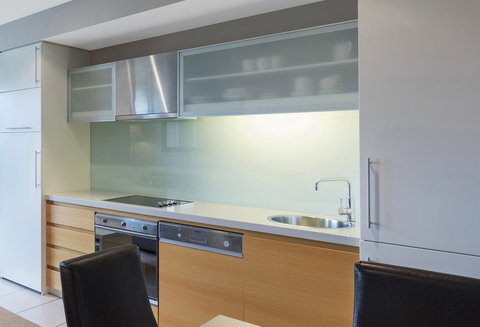 Apartments @ 16 Holdfast - Accommodation QLD 12