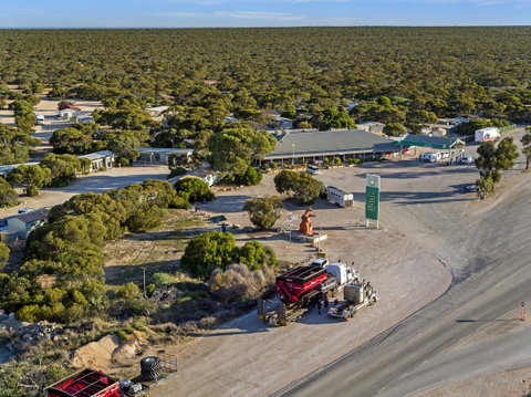 Border Village Roadhouse - Accommodation QLD 6