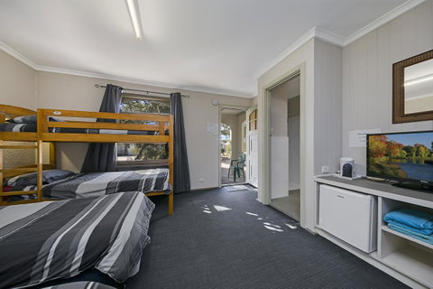 Border Village Roadhouse - Accommodation QLD 39