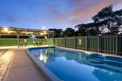 Border Village Roadhouse - Accommodation QLD 4