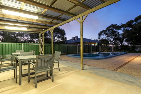 Border Village Roadhouse - Accommodation QLD 23